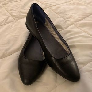 Camper black pointed toe leather flats size 8.5/39
